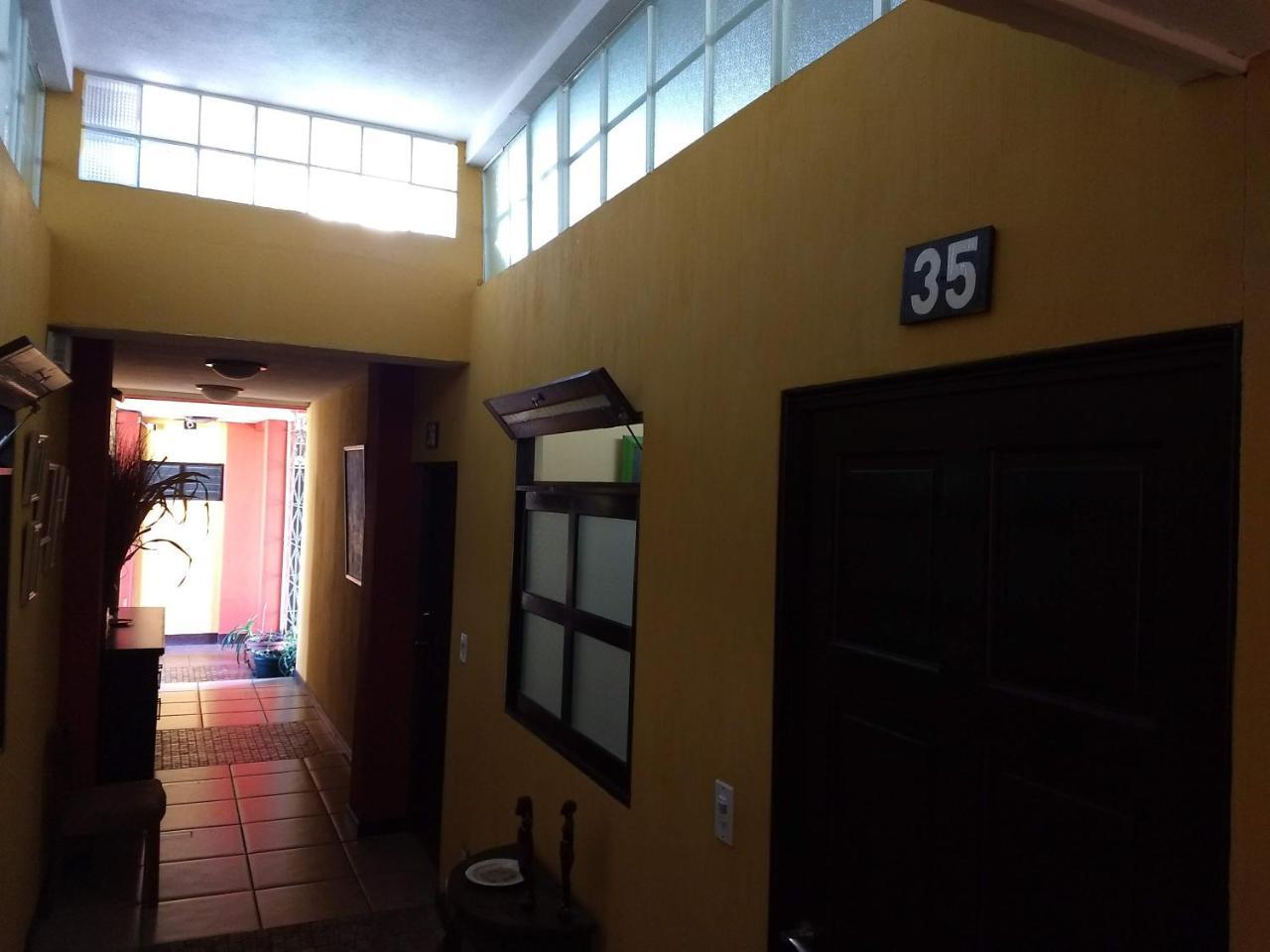 Give House Bed and Breakfast Ciudad Guatemala Eksteriør billede